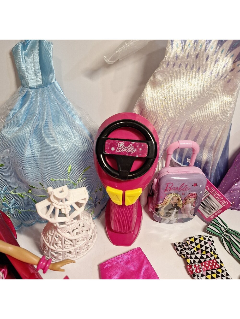 Mattel Barbie Metallic Pink RC Corvette -Works-lot with 2 Barbies, 20pc Clothing - Picture 15 of 15